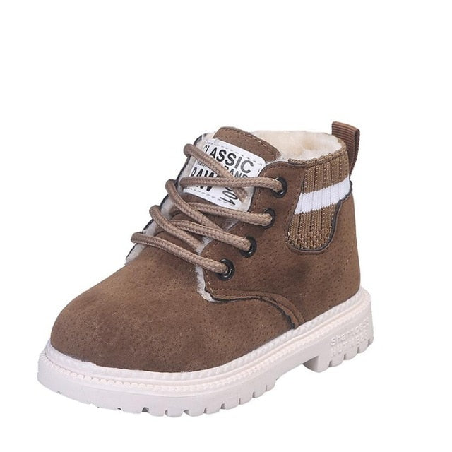 Stylish leather shoes suitable for school and various activities. These shoes have a thick lining for warmth and are made of high-quality materials. Available in different sizes to fit your boys.