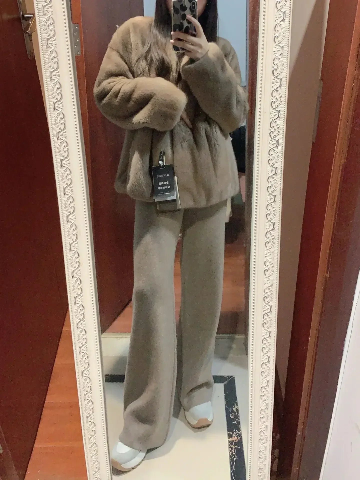 Women’s High-Waisted Loose Wool Wide-Leg Trousers featuring a high waist, button fly closure, and full-length, perfect for autumn and winter office wear.