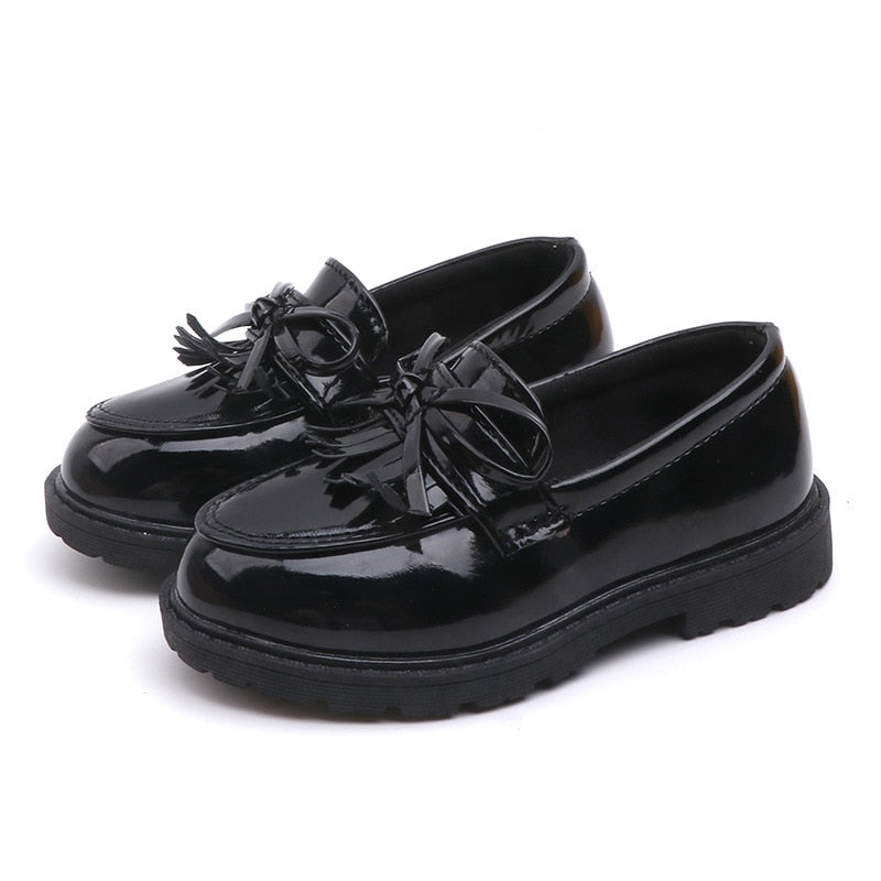 Durable leather school shoes for girls, perfect for everyday wear.Durable leather school shoes for girls, perfect for everyday wear.