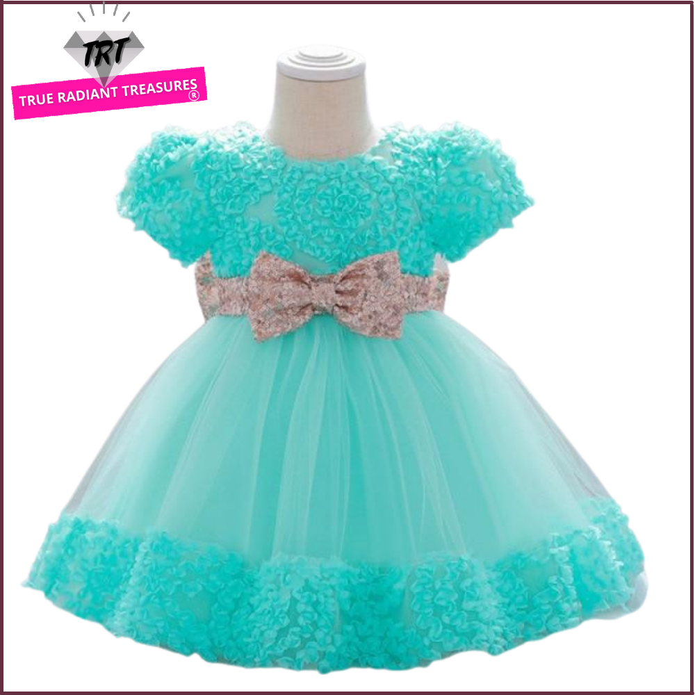 Flower Princess Dress - Adorable holiday dress with princess style, ribbons, and flowers, suitable for girls aged 0-6 months, 7-12 months, and 13-24 months.