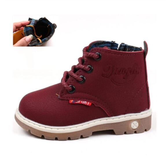Stylish leather shoes suitable for school and various activities. These shoes have a thick lining for warmth and are made of high-quality materials. Available in different sizes to fit your boys.