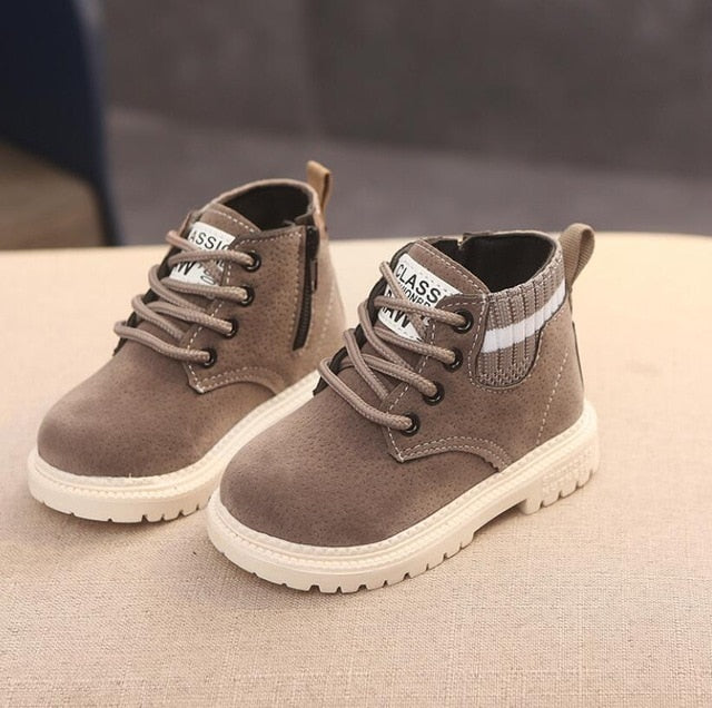 Stylish leather shoes suitable for school and various activities. These shoes have a thick lining for warmth and are made of high-quality materials. Available in different sizes to fit your boys.